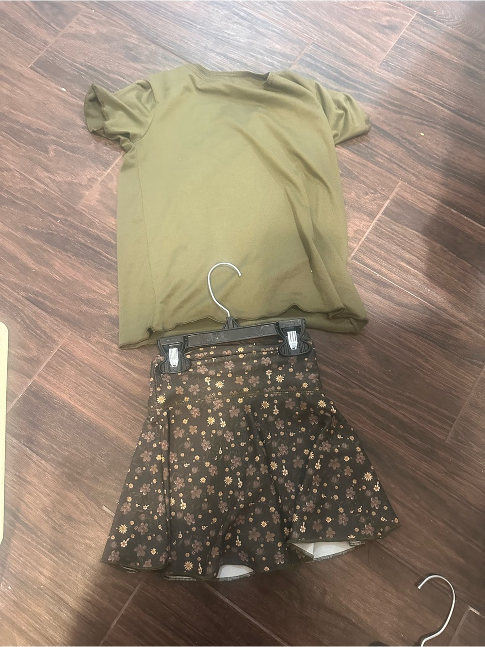 Kids Olive Green Tee & Brown Floral skort Set